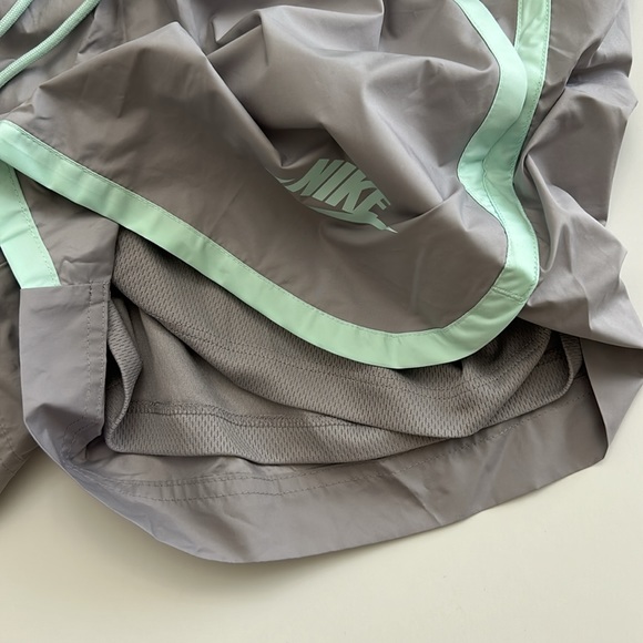 Nike grey neon women’s shorts - Picture 5 of 5